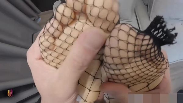 【糖心volg】巨屌暴力后入网袜小嫩模