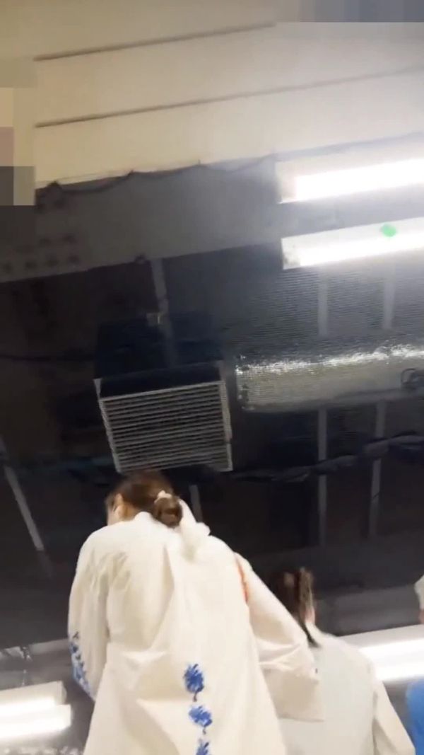 【短视频】国内抄底洋妞 果然改不了不穿内内的习惯