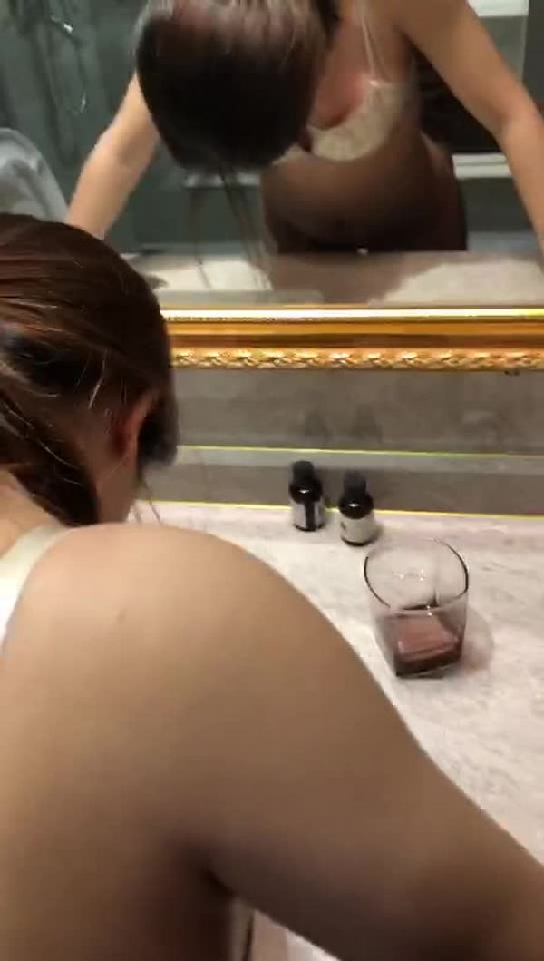 【短视频】镜子前后入小母狗 很骚很喜欢