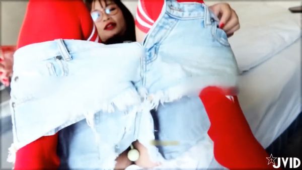 【台湾JVID】【国产】JVID被主人命令塞跳蛋游街，被插到潮吹 1