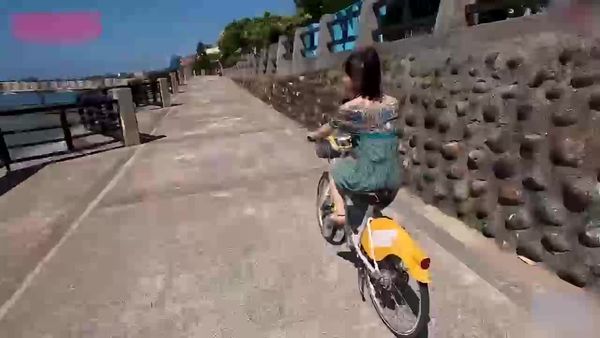 【皇家传媒】POV比基尼女孩沙滩邂逅暧昧清纯小只马苏璇