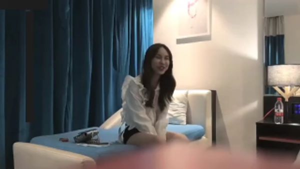 【探花精选】1高端外围探花约了个长相甜美高颜值白衣妹子舌吻猛操