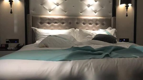 【探花精选】探花约了个极品嫩模 最后妹子受不了跑了4