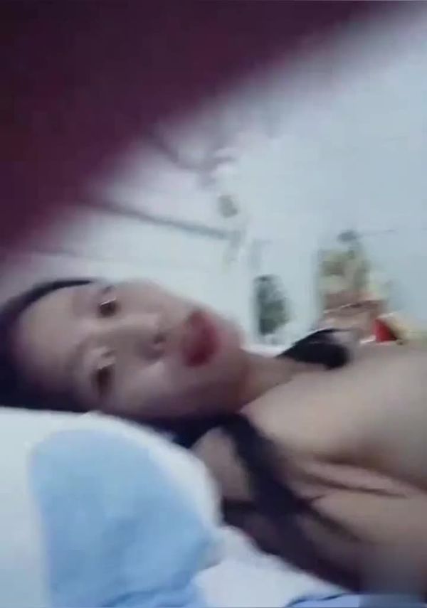 【短视频】泄密浙江杭州大三学生陈绍熙气质小仙女私下性欲旺盛自拍做爱视频女上位边骑乘边给男友喂奶子吃！