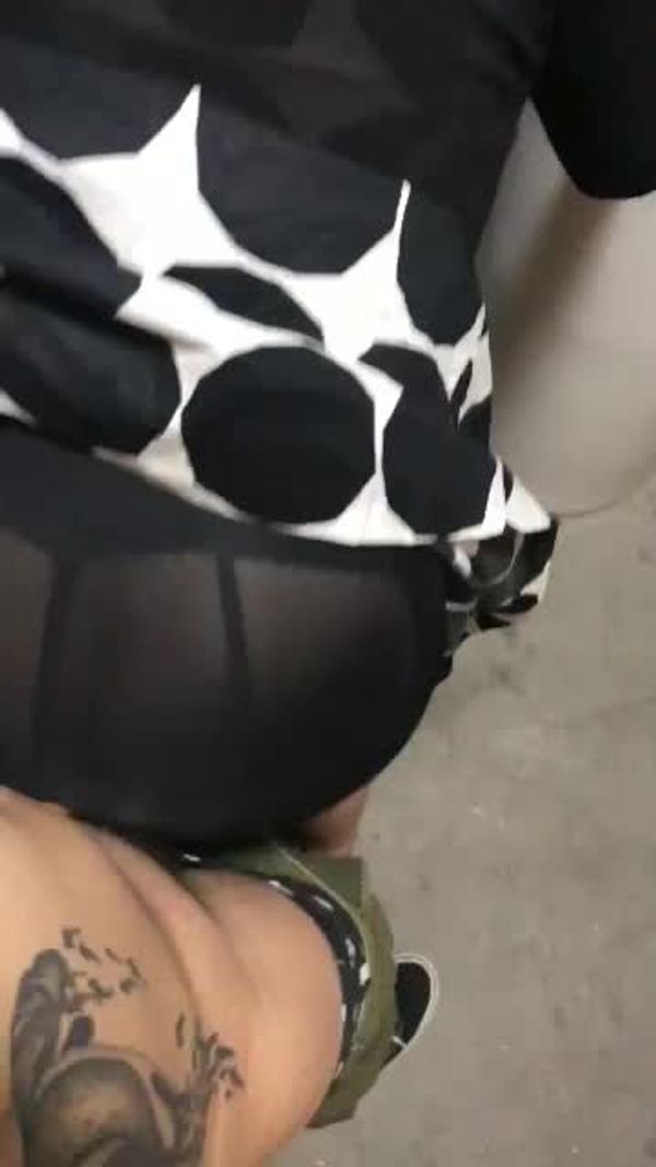 【短视频】现在公共厕所的洗手台都成了战场