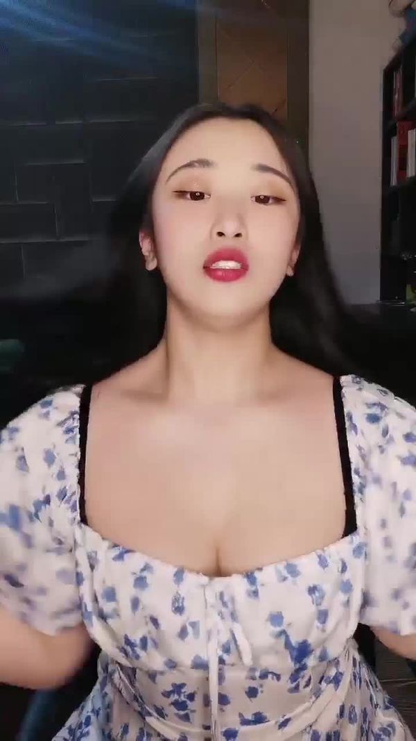 【短视频】少女 甜美气质留学生 裸聊大秀完美嫩穴