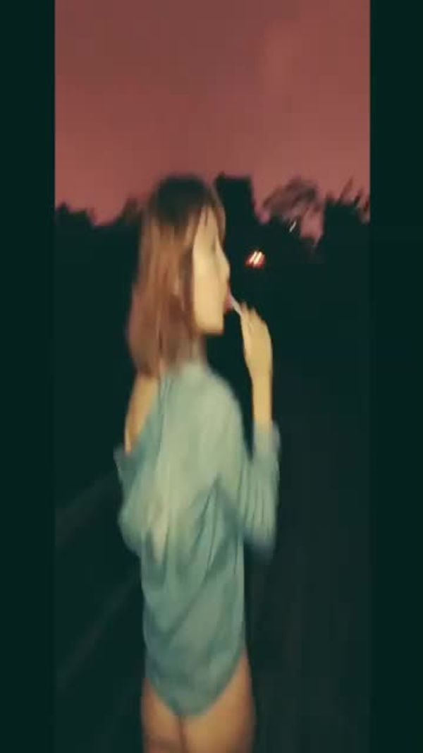 【短视频】小姐姐露出