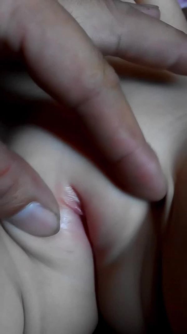 【短视频】四岁的亲女儿被爸爸放在镜头下猥亵糟蹋了