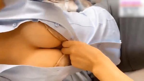 【短视频】高冷的部门经理到了酒店怎么巨反差呢！