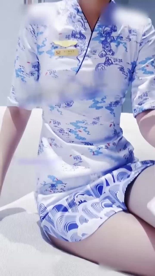 【短视频】高价收购，秀人网顶级模特-唐安琪 青花瓷旗袍 端庄大气，比陈乔恩还美，颜值身材吊打各路网红，宽衣解带 大长腿丝袜美腿钓领导.