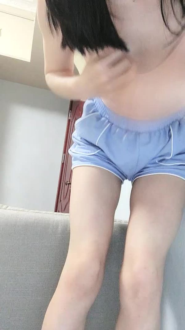 【短视频】清心美女，眼前一亮的少女肌肤，揉奶娇喘漏阴毛勾引网友