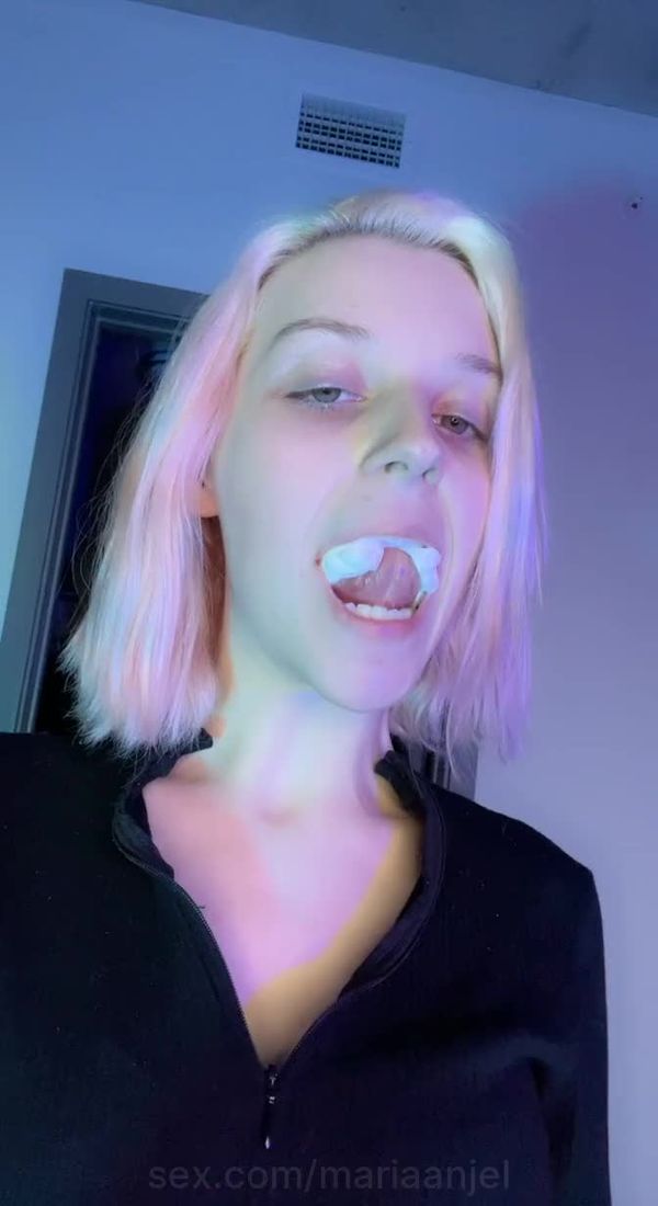 【短视频】mouth full of cream