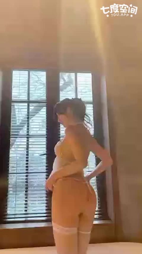 【短视频】性感女王 阿朱 跟穿白丝的我泡汤吗